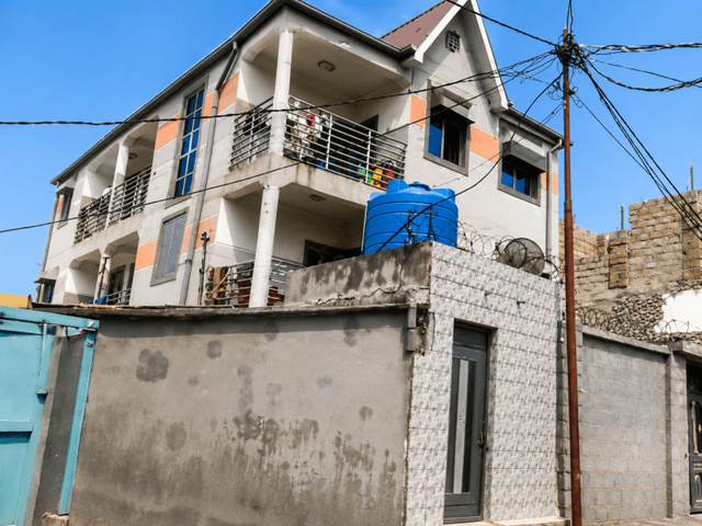 Immeuble R+2 de 6 appartements + studio - Ngiri-Ngiri, Kinshasa in Kinshasa mediacongo 8x25m (200m²) https://www.mediacong...