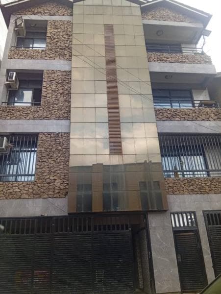 Immeuble R+3 de 11 appartements avec revenu locatif - Commune de Kinshasa in Kinshasa mediacongo 300m² (12m x 25m) https:/...