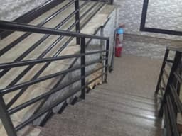 Vignette de Immeuble R+3 de 11 appartements avec revenu locatif - Commune de Kinshasa 6
