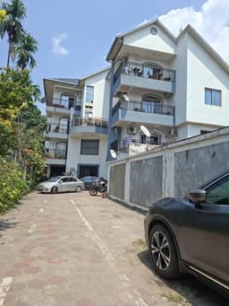 Vignette de Immeuble R+3 de prestige avec 9 appartements et revenu locatif de 20 000$/mois - Gombe, Kinshasa 1