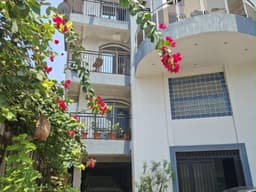 Vignette de Immeuble R+3 de prestige avec 9 appartements et revenu locatif de 20 000$/mois - Gombe, Kinshasa 2