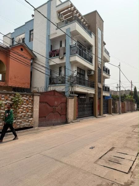 Immeuble R+3 neuf avec revenu locatif de 7 500 $/mois - Kintambo, Kinshasa à Kinshasa mediacongo https://www.mediacongo.ne...