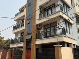 Vignette de Immeuble R+3 neuf avec revenu locatif de 7 500 $/mois - Kintambo, Kinshasa 2