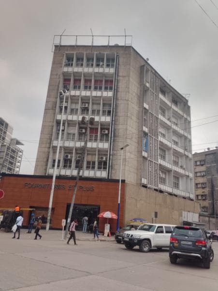 Immeuble R+5 sur Boulevard du 30 Juin avec 20 appartements - Gombe, Kinshasa à Kinshasa 20 appartements 558m² (parcelle), ...