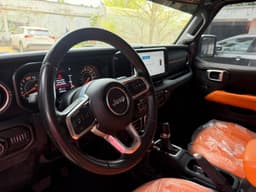 Vignette de Jeep Wrangler 2024 - Tout terrain 4x4 Essence Automatique - Limete 2