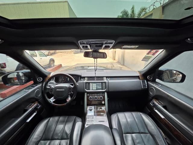 Land Rover Range Rover Vogue Supercharged 2014 (modifié 2022) - V8 Essence - Gombe Land Rover in Kinshasa 2014 V8 Supercha...
