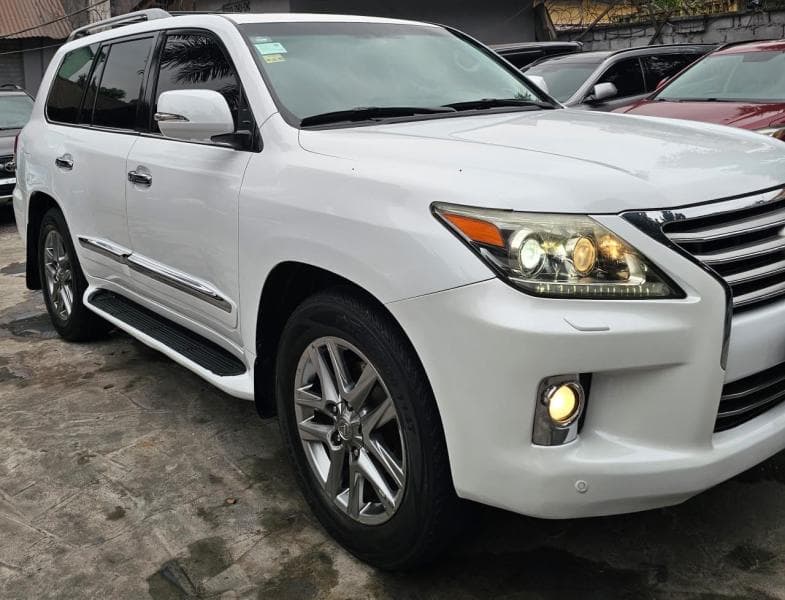 Lexus LX 570 2014 - V8 Essence Full Option - Gombe Lexus à Kinshasa LX 570 2014 Essence Automatique V8 mediacongo https://...
