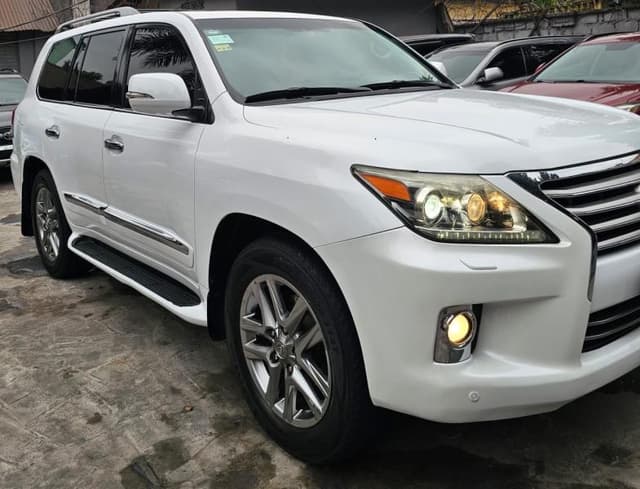 Lexus LX 570 2014 - V8 Essence Full Option - Gombe Lexus in Kinshasa 2014 V8 mediacongo LX 570 Essence https://www.mediaco...