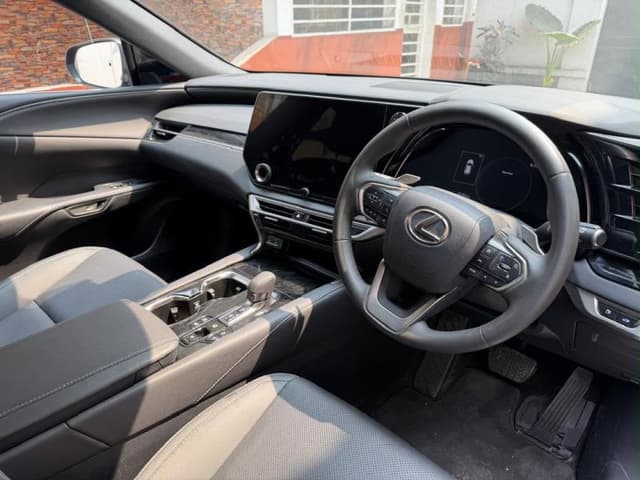 Lexus RX 450h+ 2025 - Hybride Rechargeable Sans Plaque - Limete Lexus in Kinshasa RX 450h+ 2025 Hybride Automatique mediac...
