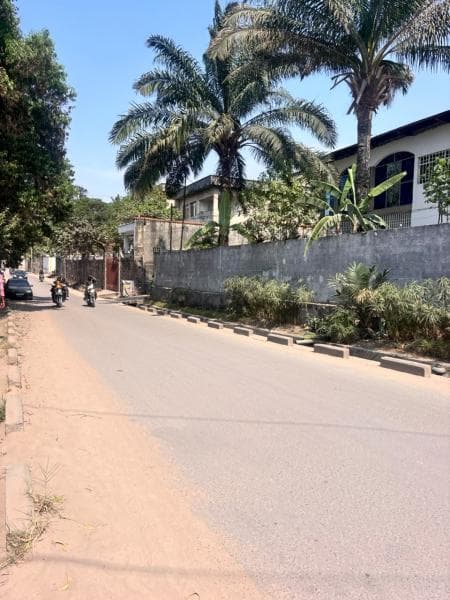 Parcelle 400 m² avec possibilité de morcellement - Ma Campagne, Ngaliema à Kinshasa 400m² mediacongo https://www.mediacong...