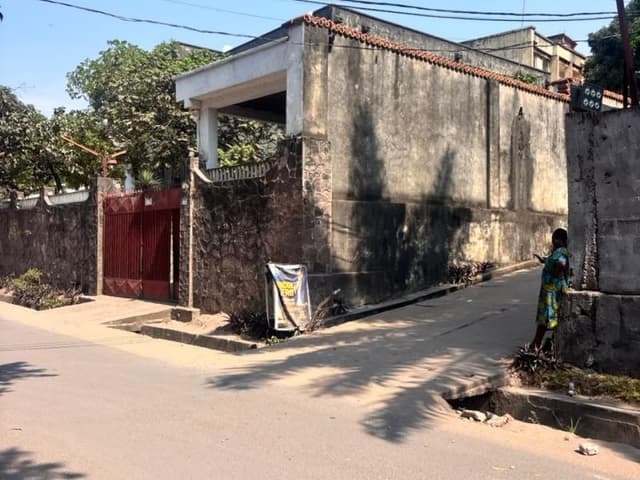 Parcelle 400 m² avec possibilité de morcellement - Ma Campagne, Ngaliema in Kinshasa mediacongo 400m² https://www.mediacon...