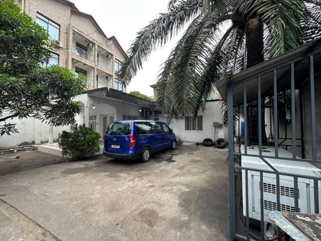Parcelle 450 m² avec maison et annexe - Lingwala, Kinshasa in Kinshasa mediacongo 450m² 3 2 https://www.mediacongo.net/ann...