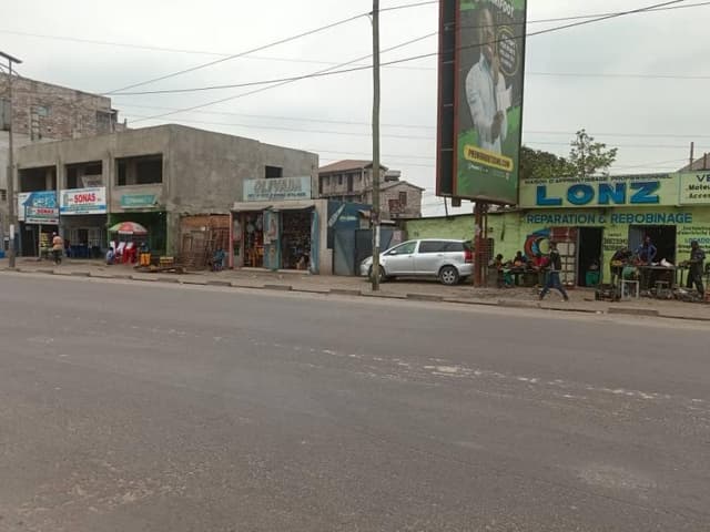 Parcelle 475m² sur macadam poids lourd - Kingabwa, Limete in Kinshasa mediacongo 475m² (19m x 25m) https://www.mediacongo....
