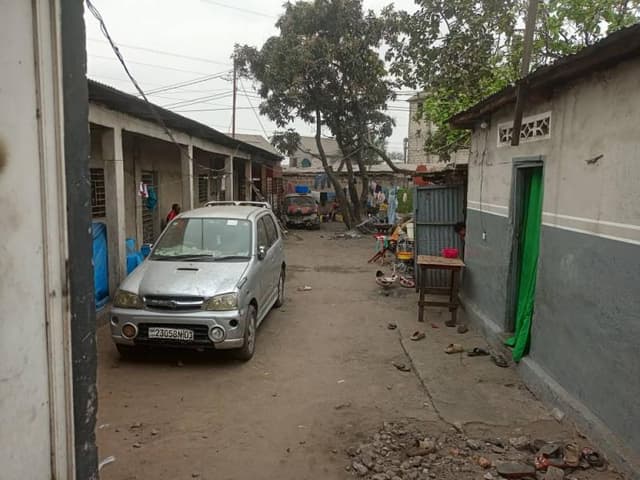 Parcelle 475m² sur macadam poids lourd - Kingabwa, Limete in Kinshasa mediacongo 475m² (19m x 25m) https://www.mediacongo....