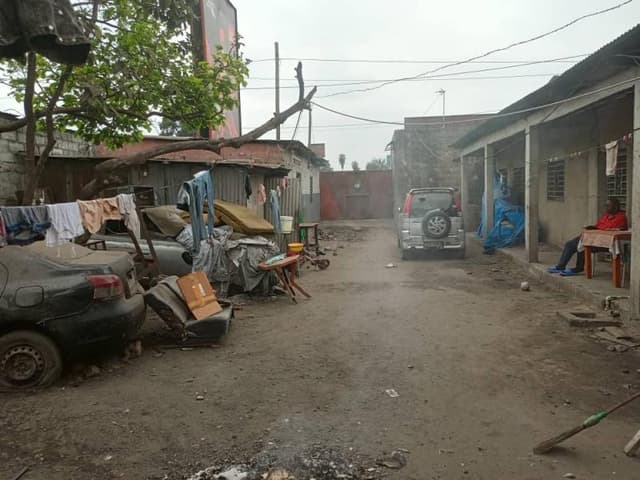 Parcelle 475m² sur macadam poids lourd - Kingabwa, Limete in Kinshasa mediacongo 475m² (19m x 25m) https://www.mediacongo....