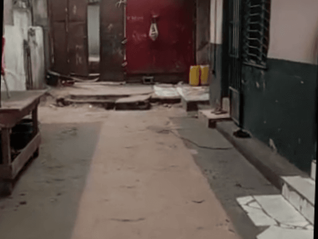 Parcelle 500 m² avec bâtiments à rénover - Kasa-Vubu, Kinshasa in Kinshasa mediacongo 500m² (20x25m) https://www.mediacong...