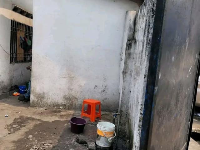 Parcelle 500m² avec 3 maisons - Kasa-Vubu, Kinshasa in Kinshasa mediacongo 500m² (20x25m) https://www.mediacongo.net/annon...