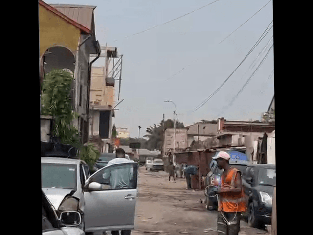 Parcelle 500m² sur grande avenue - Kasa-Vubu, Kinshasa in Kinshasa 500m² (20m x 25m) mediacongo https://www.mediacongo.net...