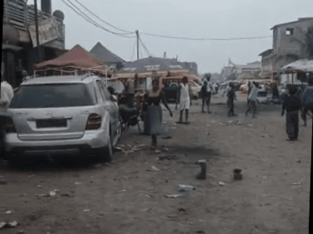 Parcelle 500m² sur grande avenue - Kasa-Vubu, Kinshasa in Kinshasa mediacongo 20x25m (500m²) https://www.mediacongo.net/an...