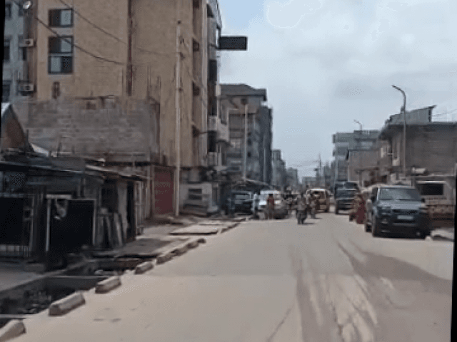Parcelle 550m² sur macadam avec possibilité de morcellement - Lingwala, Kinshasa in Kinshasa 22x25m (550m²) mediacongo htt...