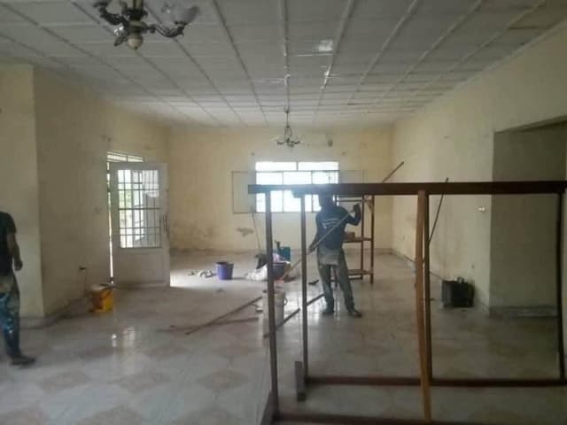Parcelle 600m² avec maison basse 3 chambres - Limete, Kinshasa in Kinshasa 3 2 20x30m (600m²) mediacongo https://www.media...