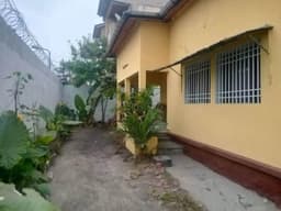 Vignette de Parcelle 600m² avec maison basse 3 chambres - Limete, Kinshasa 3