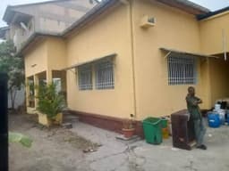 Vignette de Parcelle 600m² avec maison basse 3 chambres - Limete, Kinshasa 6