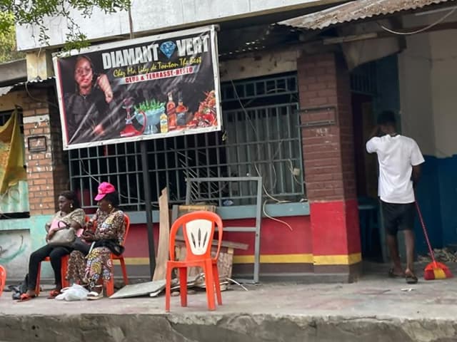 Parcelle 646 m² sur route principale - Barumbu, Kinshasa in Kinshasa mediacongo 646m² (38m x 17m) https://www.mediacongo.n...