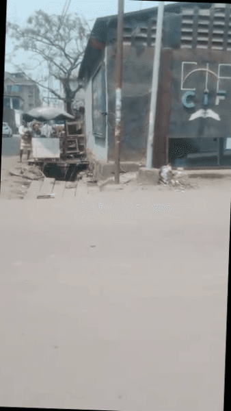 Parcelle 750m² sur avenue principale (Réf. OUA) - Kintambo, Kinshasa à Kinshasa 750m² (30x25m) mediacongo https://www.medi...