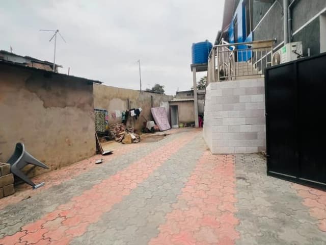 Parcelle avec 3 appartements et revenus locatifs de 3 500 $/mois - Joli Parc/Macampagne, Ngaliema in Kinshasa 17x22m media...