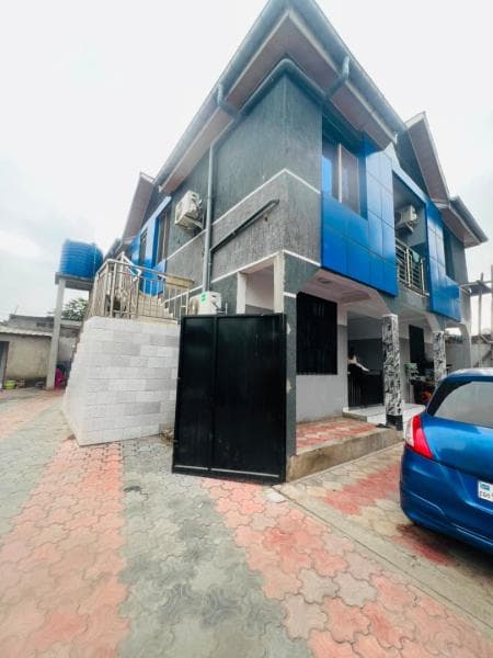 Parcelle avec 3 appartements et revenus locatifs de 3 500 $/mois - Joli Parc/Macampagne, Ngaliema à Kinshasa 17x22m mediac...