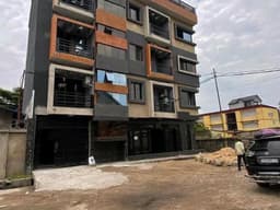 Vignette de Parcelle avec 5 appartements locatifs (revenu 1 700$/mois) - Pigeon, Ngaliema 2