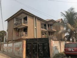 Vignette de Parcelle avec 5 appartements sur 225m² - Barumbu, Kinshasa 1