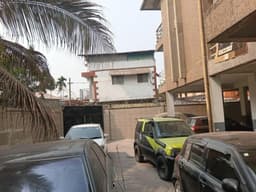 Vignette de Parcelle avec 5 appartements sur 225m² - Barumbu, Kinshasa 6