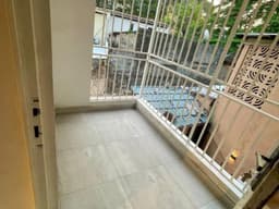Vignette de Parcelle avec maison duplex 3 chambres - Kintambo, Kinshasa 9
