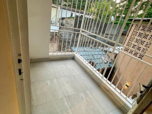 Parcelle avec maison duplex 3 chambres - Kintambo, Kinshasa in Kinshasa 3 2 7x23m mediacongo https://www.mediacongo.net/an...