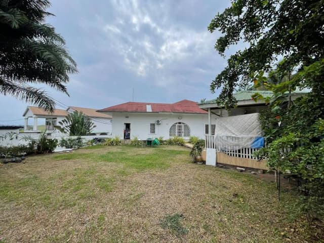 Parcelle avec villa 3 chambres sur 1000m² - Ngaliema (Réf. Palais de Marbre), Kinshasa in Kinshasa mediacongo 1000m² (25m ...