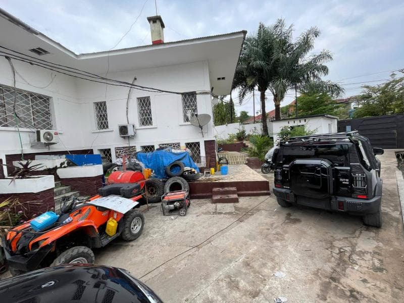Parcelle avec villa 3 chambres sur 1000m² - Ngaliema (Réf. Palais de Marbre), Kinshasa à Kinshasa 3 3 1000m² (25m x 40m) m...