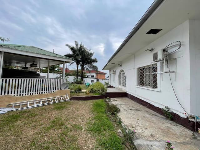 Parcelle avec villa 3 chambres sur 1000m² - Ngaliema (Réf. Palais de Marbre), Kinshasa in Kinshasa mediacongo 1000m² (25m ...