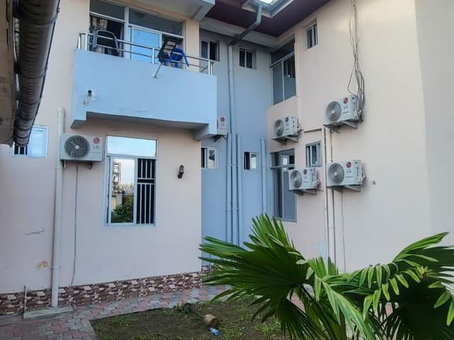 Parcelle commerciale 1500m² avec hôtel, piscine et 5 maisons locatives - Nsele, Kinshasa in Kinshasa mediacongo 1500m² (60...