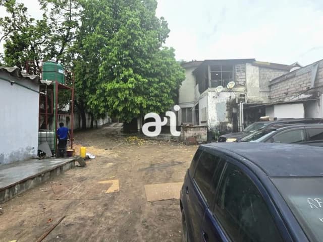 Parcelle de 1 300 m² avec grande bâtisse à fort potentiel - Limete, Kinshasa in Kinshasa mediacongo 1300m² 4 3 https://www...