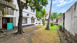 Vignette de Parcelle de 1 300 m² avec grande bâtisse à fort potentiel - Limete, Kinshasa 1
