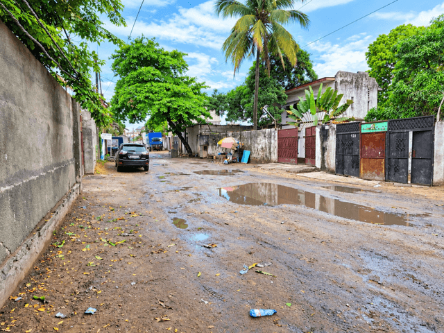 Parcelle de 1 300 m² avec grande bâtisse à fort potentiel - Limete, Kinshasa in Kinshasa mediacongo 1300m² 4 3 https://www...