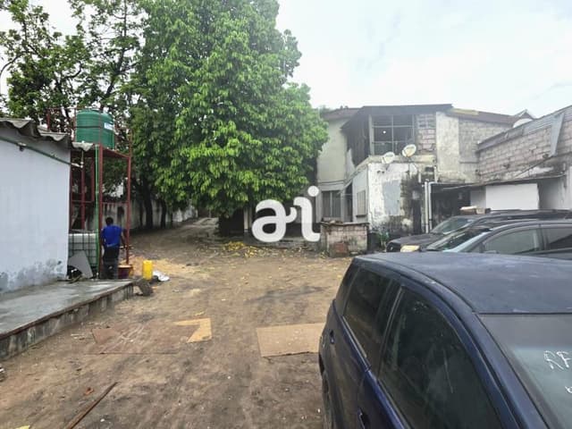 Parcelle de 1 300 m² avec grande bâtisse à fort potentiel - Limete, Kinshasa in Kinshasa mediacongo 1300m² 4 3 https://www...
