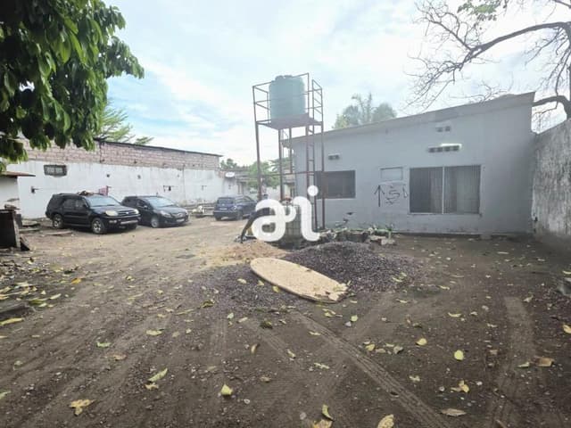 Parcelle de 1 300 m² avec grande bâtisse à fort potentiel - Limete, Kinshasa in Kinshasa mediacongo 1300m² 4 3 https://www...