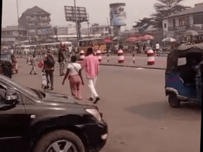 Parcelle de 1 500 m² au Rond-Point Victoire - Kalamu, Kinshasa à Kinshasa mediacongo 30x50m (1 500 m²) https://www.mediaco...