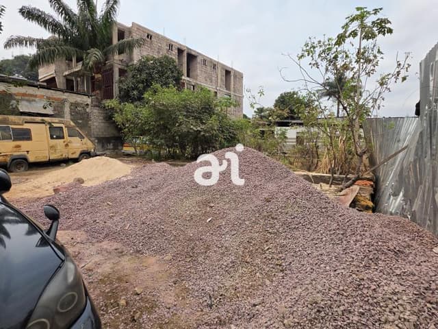 Parcelle de ±800m² avec bâtisse à Jamaïque - Kintambo, Kinshasa in Kinshasa mediacongo 800m² 4 2 https://www.mediacongo.ne...