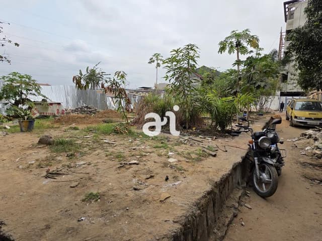 Parcelle de ±800m² avec bâtisse à Jamaïque - Kintambo, Kinshasa in Kinshasa mediacongo 800m² 4 2 https://www.mediacongo.ne...