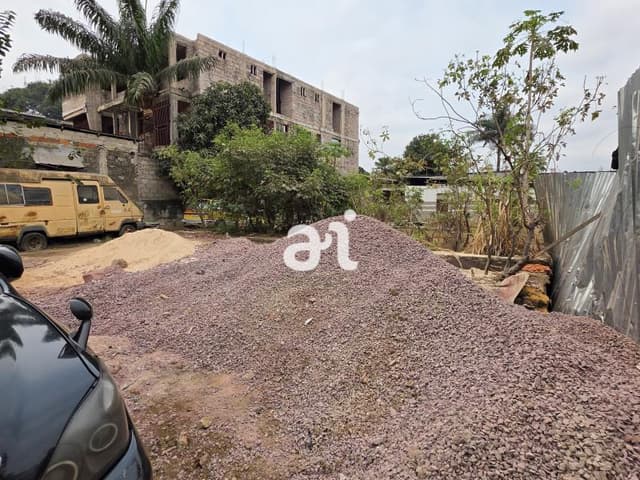 Parcelle de ±800m² avec bâtisse à Jamaïque - Kintambo, Kinshasa in Kinshasa mediacongo 800m² 4 2 https://www.mediacongo.ne...
