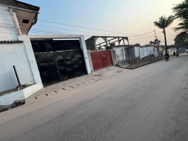 Parcelle locative 460 m² avec revenus de 3 000 $/mois - Macampagne, Ngaliema in Kinshasa mediacongo 460m² (10x46m) https:/...
